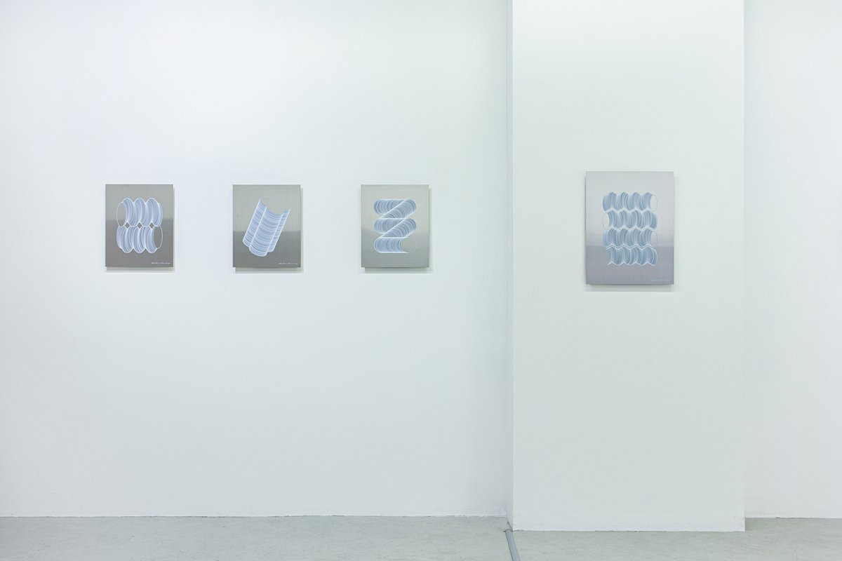 fukajihiromasa's tweet photo. 南青山のOtherwise Gallery @otherwise_g  で開催している展示「Road of Lines “線の足跡”」も、残すところあと一週間となりました。
ぜひ会場にて生の質感をご体感ください🏃‍♂️🏃‍♂️ https://t.co/w6BAhU0cW3