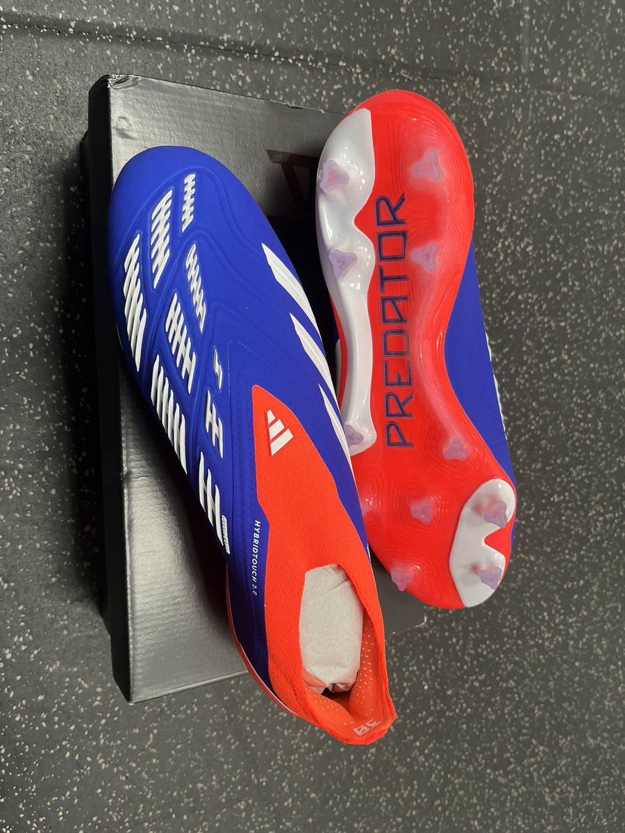 Brave for a left back.

New wheels for a new season ⚽️

Hoping for a good one 🤞