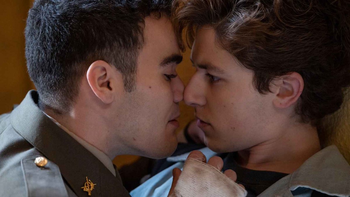 La1_tve's tweet photo. Celebramos el día del orgullo 🌈 recordando las mejores series de RTVE con las que hemos disfrutado de estas parejas LGTBI+ #OrgulloRTVE 

¿Cuál es tu beso favorito? 
💛 #Maitino @acacias38_tve 
💚 @cuentametve 
🧡 #Luznhoa 
💙 @MdT_TVE 

#Orgullo2024 👉 https://t.co/aW5FAc6GH8 https://t.co/UTYQnECl0P
