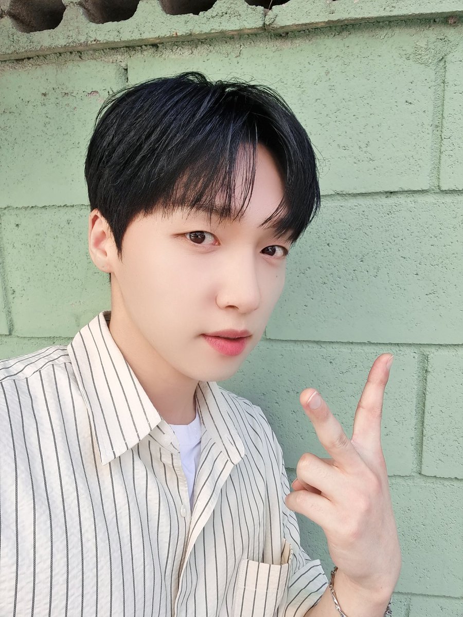 jeongsewoon_twt's tweet photo. 📸 2024.06.28 #콩알탄

악기의 신, 악기의 권위자, 
악기의 군림자 "세운 선배"의 등장 🕶

내가 정말 운이 좋았던 건 〰
정세운과 콩알탄이 만났기 때문 〰🎵

밴드가 장난입니까!?😠 
장난 아닌 ‘그’ 밴드 음악, 이번 주 주말
D.I.Y에서 들을 수 있다면서요? 🤭

#정세운 #JEONGSEWOON https://t.co/NOE6C9liKF