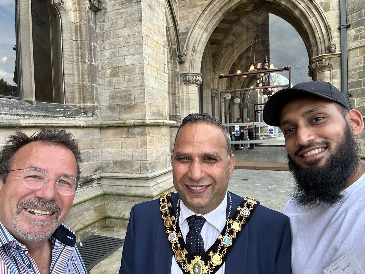 markereiraguyer's tweet photo. Delighted to be welcomed by @RochdaleMayor this week as part of #32Steps https://t.co/mdN2uuHy0m and visiting three amazing faith-inspired projects in #Rochdale &amp; also seeing the beautifully restored Town Hall &amp; public realm improvements @CivilSocietyCIC @enorb_eu https://t.co/RuSmczvezO