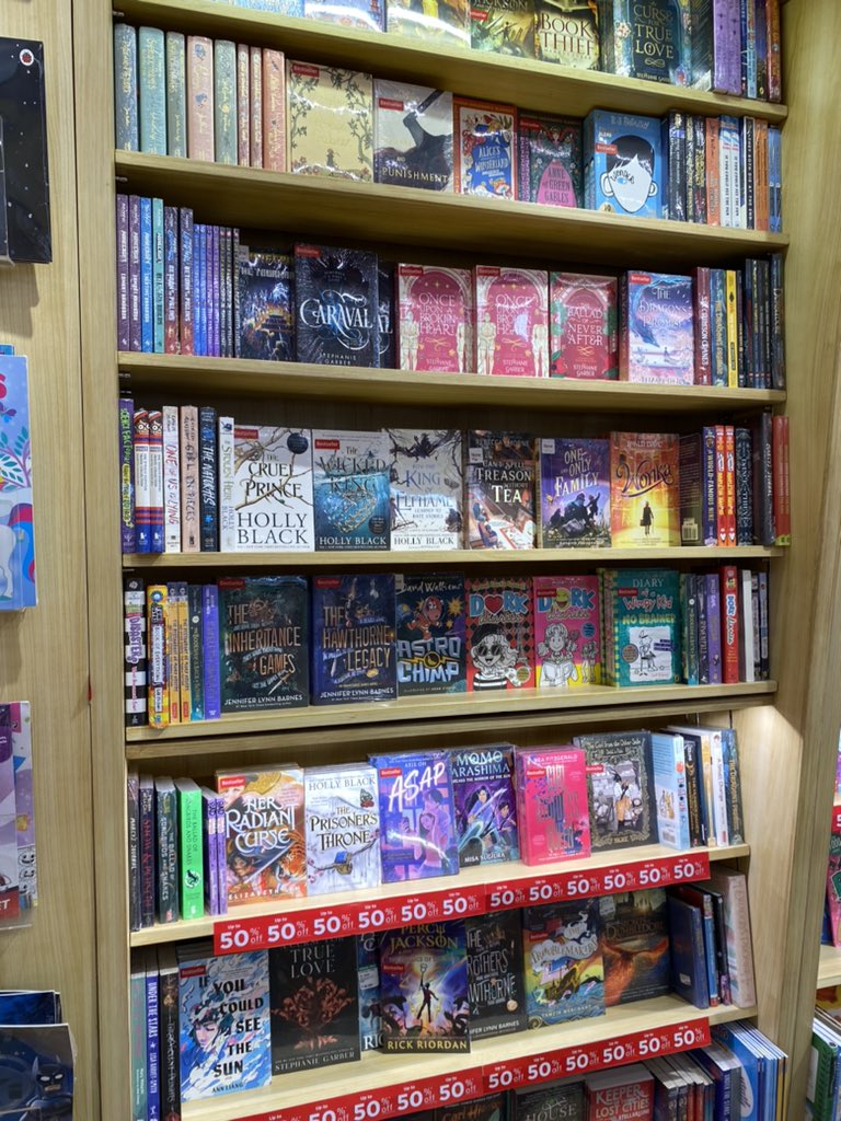 alleisdying's tweet photo. bookstores are just aesthetically pleasing https://t.co/BKs0evzpUH