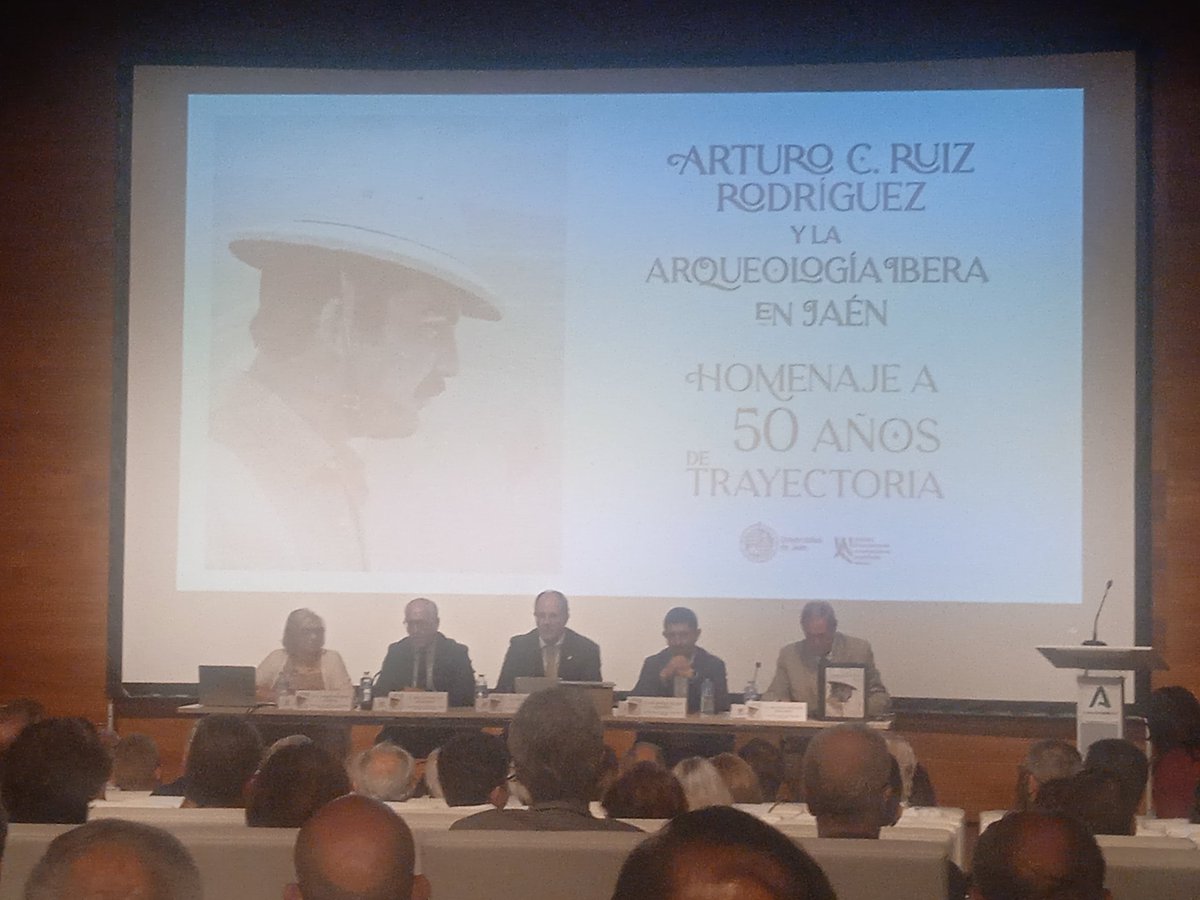 jodar_mena's tweet photo. Merecido homenaje a Arturo Ruiz.
Comprometido con la arqueología y la cultura ibérica de la provincia de Jaén. https://t.co/MMr2kTxPDT
