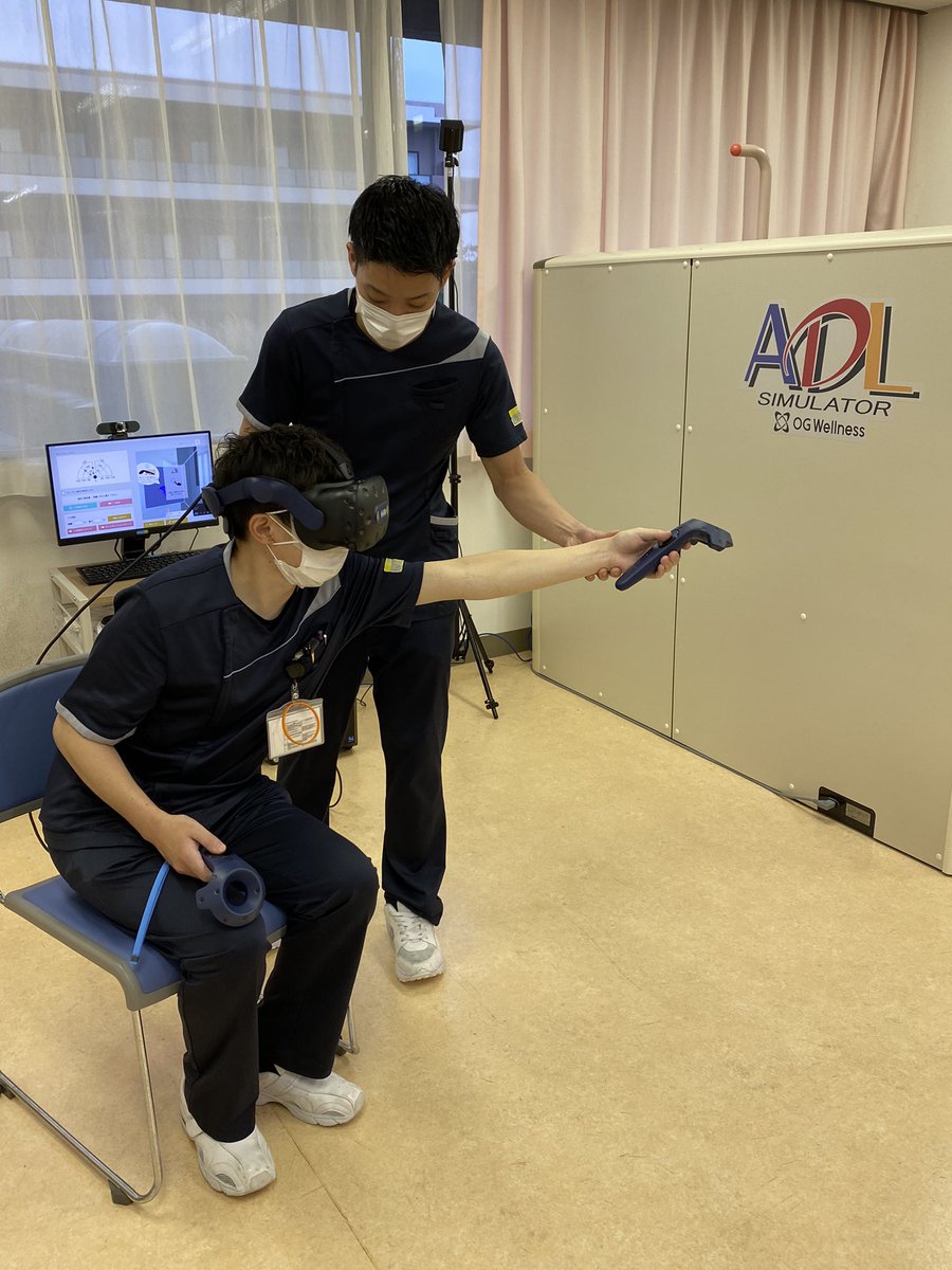 ajk_dept_reha's tweet photo. ⭐️尼崎だいもつ病院からです⭐️
本日、mediVRカグラが当院に導入となりました。
パーキンソン病、脳血管疾患などの患者さんに有効な治療手段が一つ増えました。
積極的に使って行きます。
#愛仁会 #尼崎だいもつ病院 #mediVR #カグラ https://t.co/kTc92lXDZ4