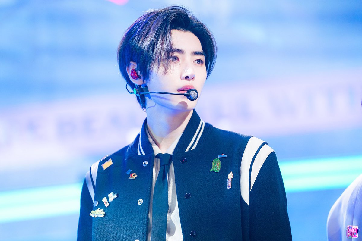 capturing the essence of enchantment: a peek behind the scenes of  '𝙨𝙬𝙚𝙚𝙩 𝙫𝙚𝙣𝙤𝙢' performance on 𝐢𝐧𝐤𝐢𝐠𝐚𝐲𝐨. from wardrobe whispers to choreographic magic, witness the artistry that transforms vision into mesmerizing reality.