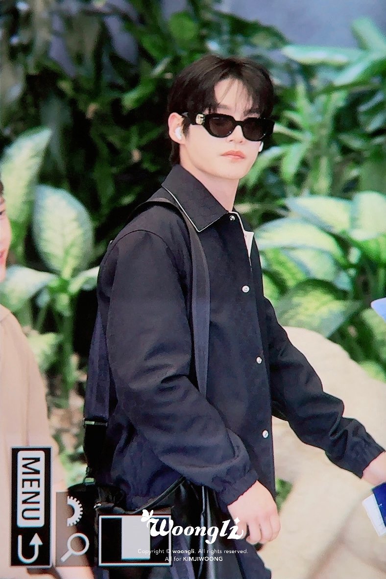 240628 김포공항 출국 

#김지웅 #KIMJIWOONG #제로베이스원 #ZEROBASEONE #제베원 #ZB1