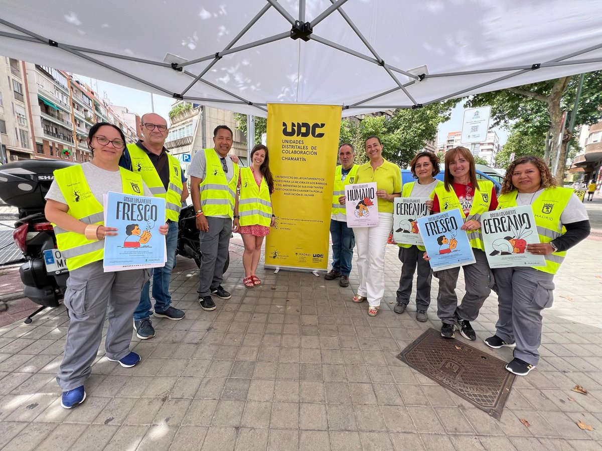 UdcChamartin's tweet photo. Hemos colaborado con la Campaña de Comercio local, contando ayer con la visita de la Concejal, quien acompañó al equipo para informar a ciertos establecimientos de la zona. Agradecemos la gran acogida que nos ha brindado Chamartín🫂💚@JMDChamartin @MADRID @AsocElOlivar https://t.co/56lOStN8ga