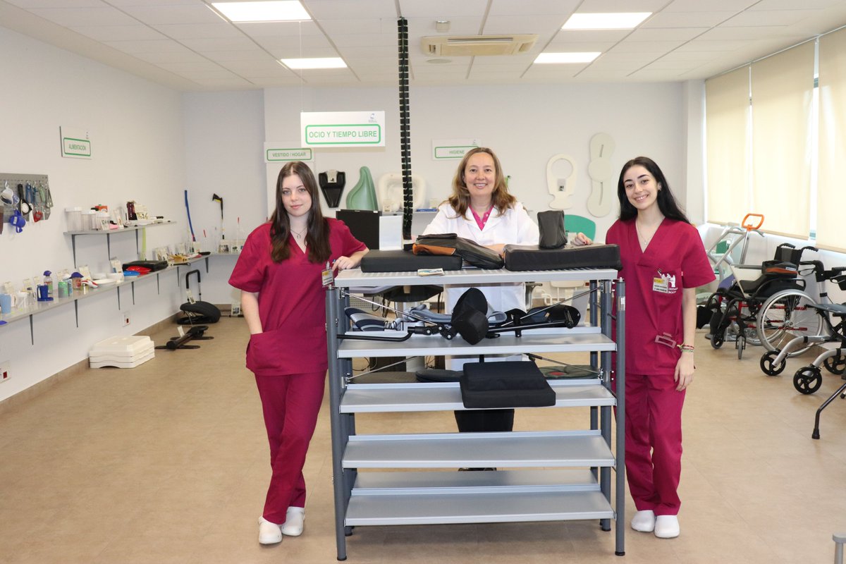 CentroCREER's tweet photo. María Hernando Lara e Irene Vallejo Martínez, estudiantes de 3º de Terapia Ocupacional de @UBUEstudiantes finalizan hoy la formación práctica iniciada en el mes de mayo en @CentroCREER @Imserso bajo la supervisión de la terapeuta Mª Jesús Ladrón de Guevara Font #PracticumCREER https://t.co/YeOypFzwnE
