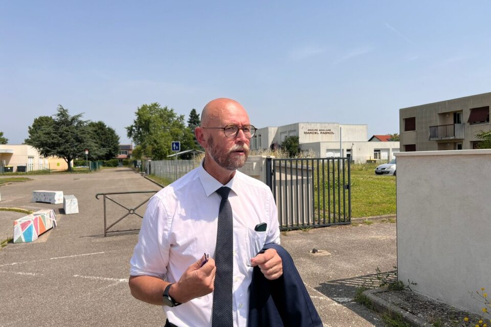 🔴 CAMPAGNE DES LÉGISLATIVES
Gabriel Attal annule en catastrophe sa visite à l'école incendiée de Meyzieu, le maire ulcéré : "Je trouve ça irrespectueux"
l.actu.fr/OJEX