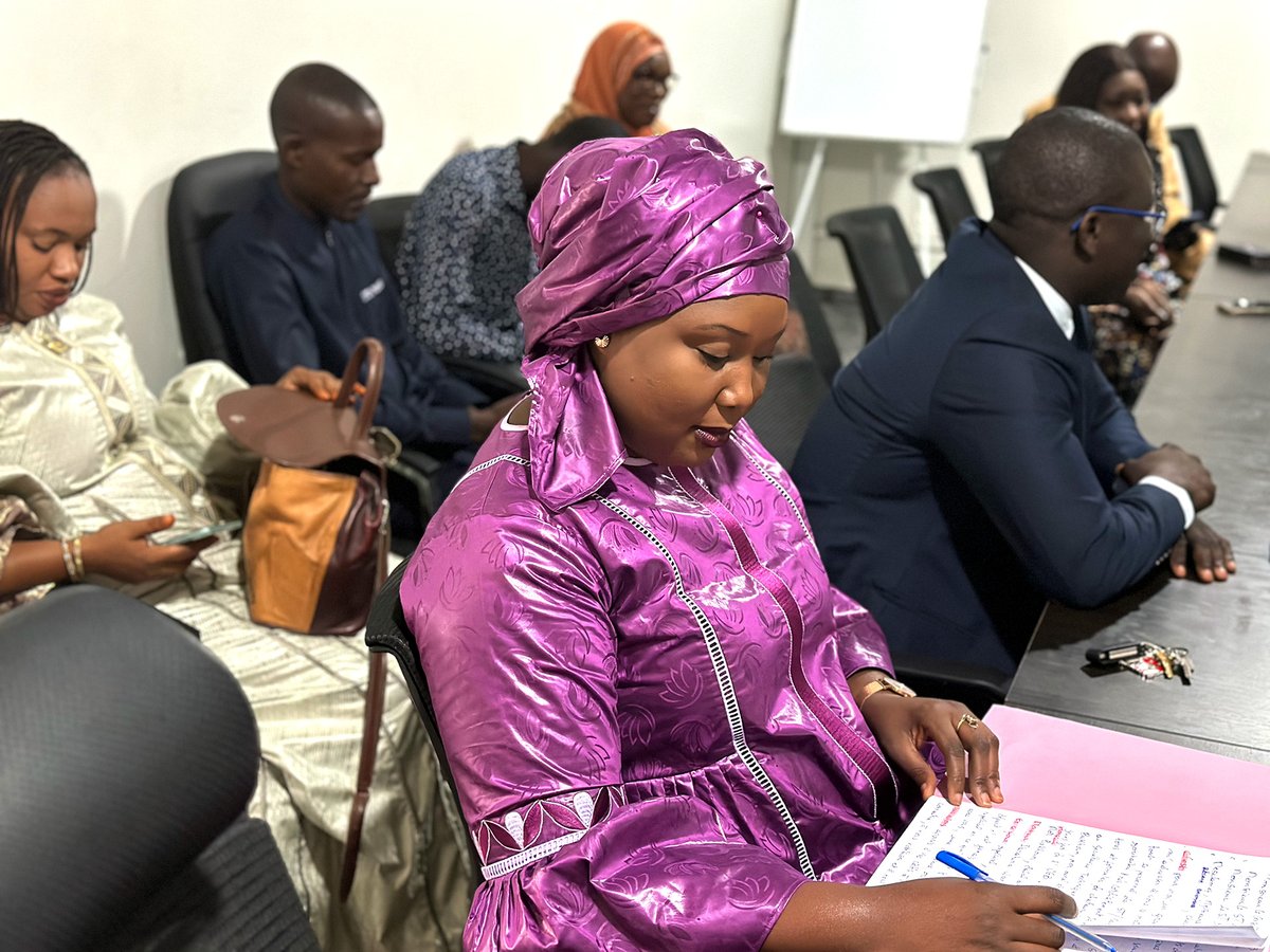 cnsclmines's tweet photo. La passation de service entre le Secrétaire Technique sortant, M. Ibrahima Wane, et son successeur, M. Mor Bakhoum, a eu lieu ce jeudi 27 juin 2024.
La cérémonie, marquée par des moments d'émotion et de reconnaissance, 
...1/3⬇️ https://t.co/McW4Me2gMG