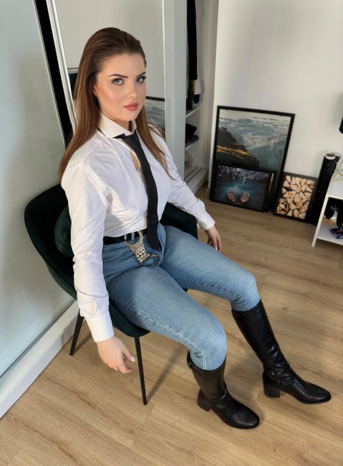 We need to talk... but i will need to handcuff you 😈🔥 https://t.co/Z4p8EP9wTj