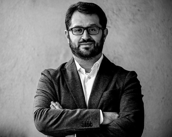 Punto Lettura (@antonio79b) on Twitter photo Nessuno è mai come sembra. Tutti abbiamo un punto debole, e spesso è proprio quello il fuoco segreto delle nostre traiettorie, il fulcro del mistero che finiamo per diventare, agli occhi del mondo e a volte anche di noi stessi.
#Auguri a <a href="/fabianomas/">Fabiano Massimi</a>.
<a href="/LibriLonganesi/">Longanesi & C.</a>
#29giugno. Nessuno è mai come sembra. Tutti abbiamo un punto debole, e spesso è proprio quello il fuoco segreto delle nostre traiettorie, il fulcro del mistero che finiamo per diventare, agli occhi del mondo e a volte anche di noi stessi.
#Auguri a <a href="/fabianomas/">Fabiano Massimi</a>.
<a href="/LibriLonganesi/">Longanesi & C.</a>
#29giugno.