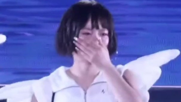 hanni pics tweet media