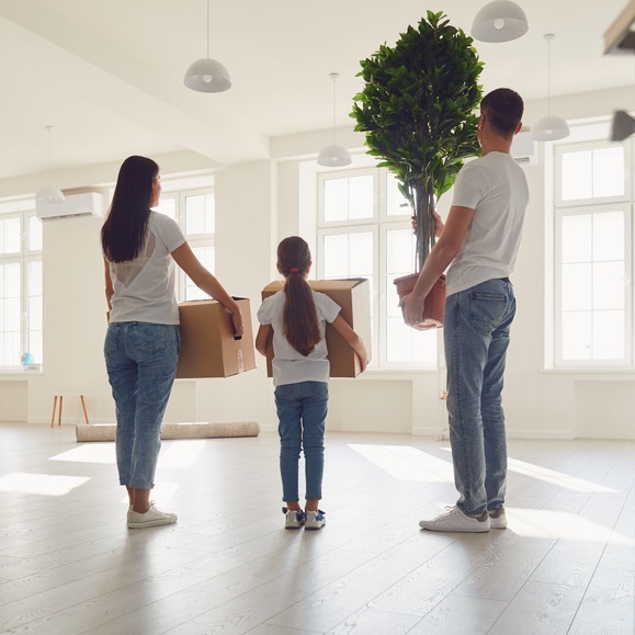 BartonWyatt's tweet image. Moving in the summer? Stay cool with our top tips for beating the heat during your move! 
Read more in our latest #propertyblog

Visit our website here to read our latest blog - bartonwyatt.co.uk/our-top-tips-f…

#PropertyManagement #LuxuryRealEstate #VirginiaWater #EstateAgent #LuxuryHome