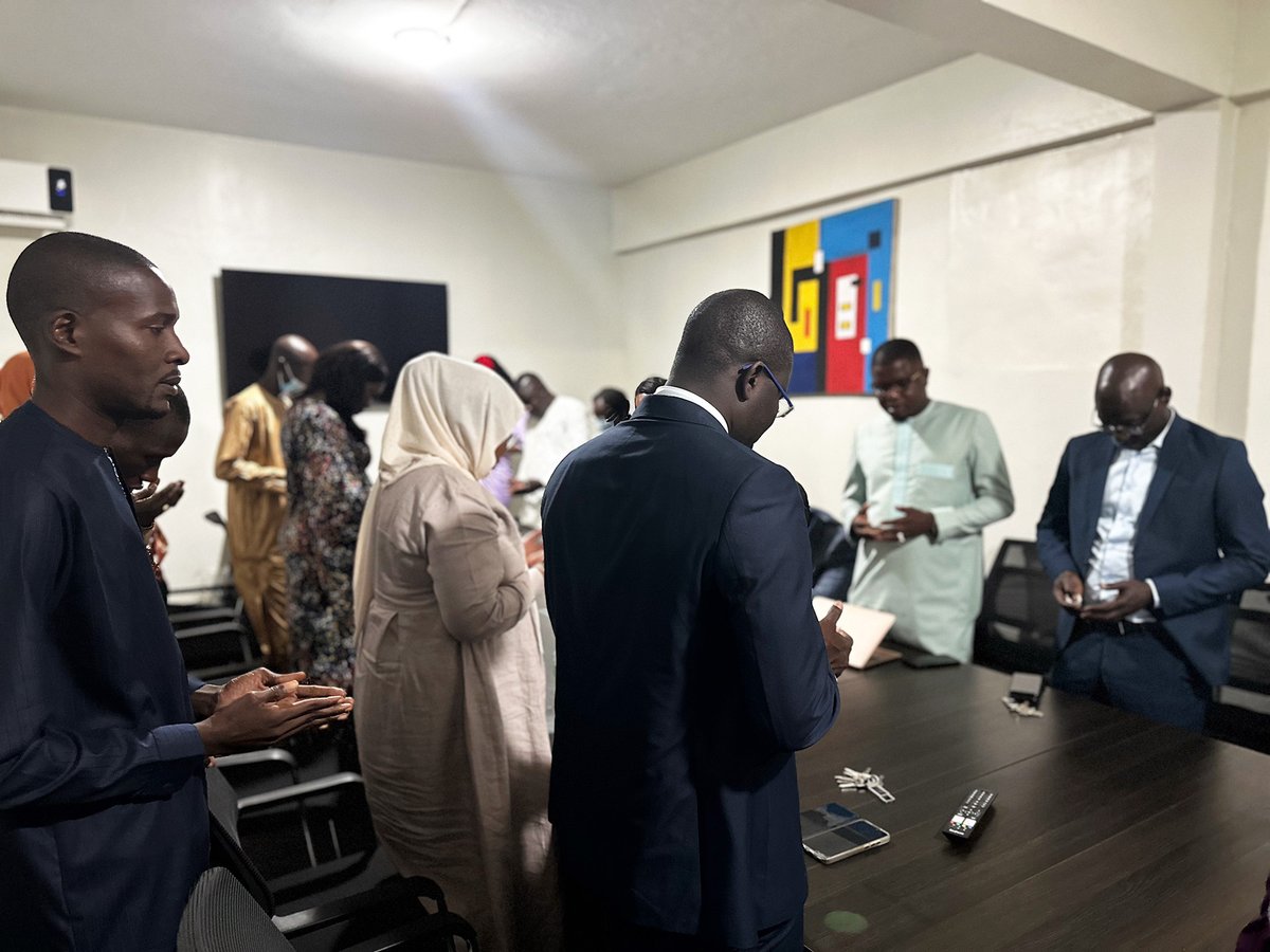cnsclmines's tweet photo. s'est déroulée au siège du Comité National de Suivi du Contenu Local en Charge des Mines.
M. Mor Bakhoum prend désormais les rênes du Secrétariat Technique,
...2/3 https://t.co/1epcUcCkqC