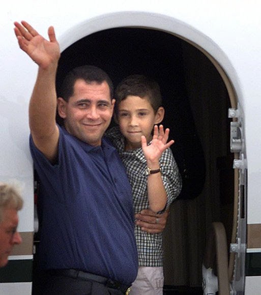 DrRobertoMOjeda's tweet photo. El 28 de junio del 2000 regresó Elián a la Patria. Fue una rotunda victoria del pueblo de #Cuba y #Fidel contra la mafia de Miami. Aquel niño hoy vive entre los suyos y es diputado a la Asamblea Nacional. #UnidosXCuba https://t.co/9f2TmbZtTi