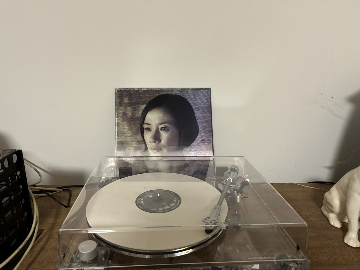 beat_san07A's tweet photo. 黒いレコードの後は白いレコード。
#原田知世
#noonmoon
アナログLP https://t.co/AVX5k031t2