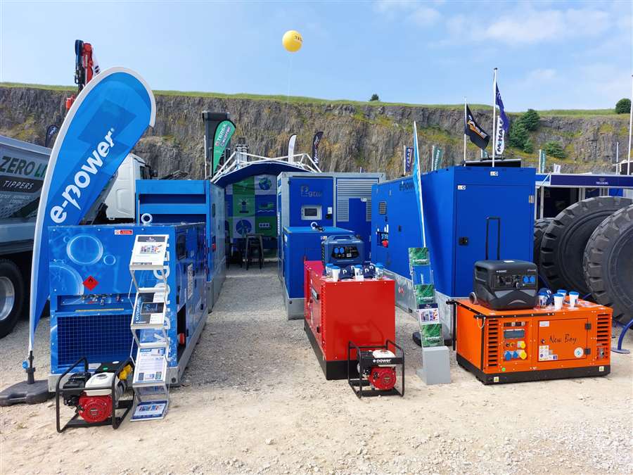 equipment_times's tweet image. Commercial Fuel Solutions shows H2 internal combustion gen set

#CommercialFuel #powergenerator #energy #hydrogen #constructionmachinery #infrastructure #constructionequipment #equipment #manufacturing #construction @RamamurthyTM @philipjourno