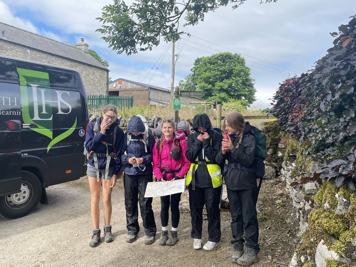 MissARonald's tweet photo. @LuttHigh Silver DofE expedition day 1 and their off to a drizzly start https://t.co/L5AFvchAvr