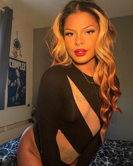 Comment &lsquo;hi&rsquo; and retweet for a free shenis pic in your DM&rsquo;s 😜 #trans #tgirl https://t.co/lK8ZawGn76<a href="/tag/tgirl"class="tags"><span>#tgirl</span></a><a href="/tag/trans"class="tags"><span>#trans</span></a>