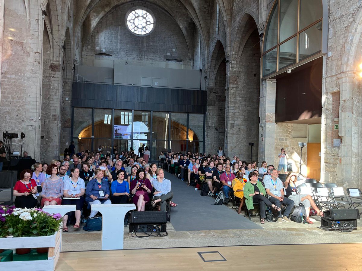 quim_comas's tweet photo. This week I had the pleasure &amp; honour to participate with an invited talk in the plenary &amp; opening session of the 10th Living Knowledge conference talking on binding research &amp; action for urban agriculture, @edicitnet and @menjatstnarcis experiences @ScienceShops @univgirona https://t.co/CbaqSWOXVW