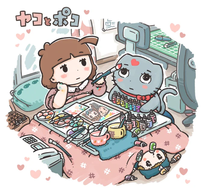 ヤコとポコの絵。 ヤコが色塗り中なのでポコに手伝えることは水を替えることと、 カラーインクの瓶を揃えて遊ぶことくらいしかないです。  (※おでこのは描いて1秒くらいでグシャグシャに塗りつぶしてしまうのでポコにはバレません。)