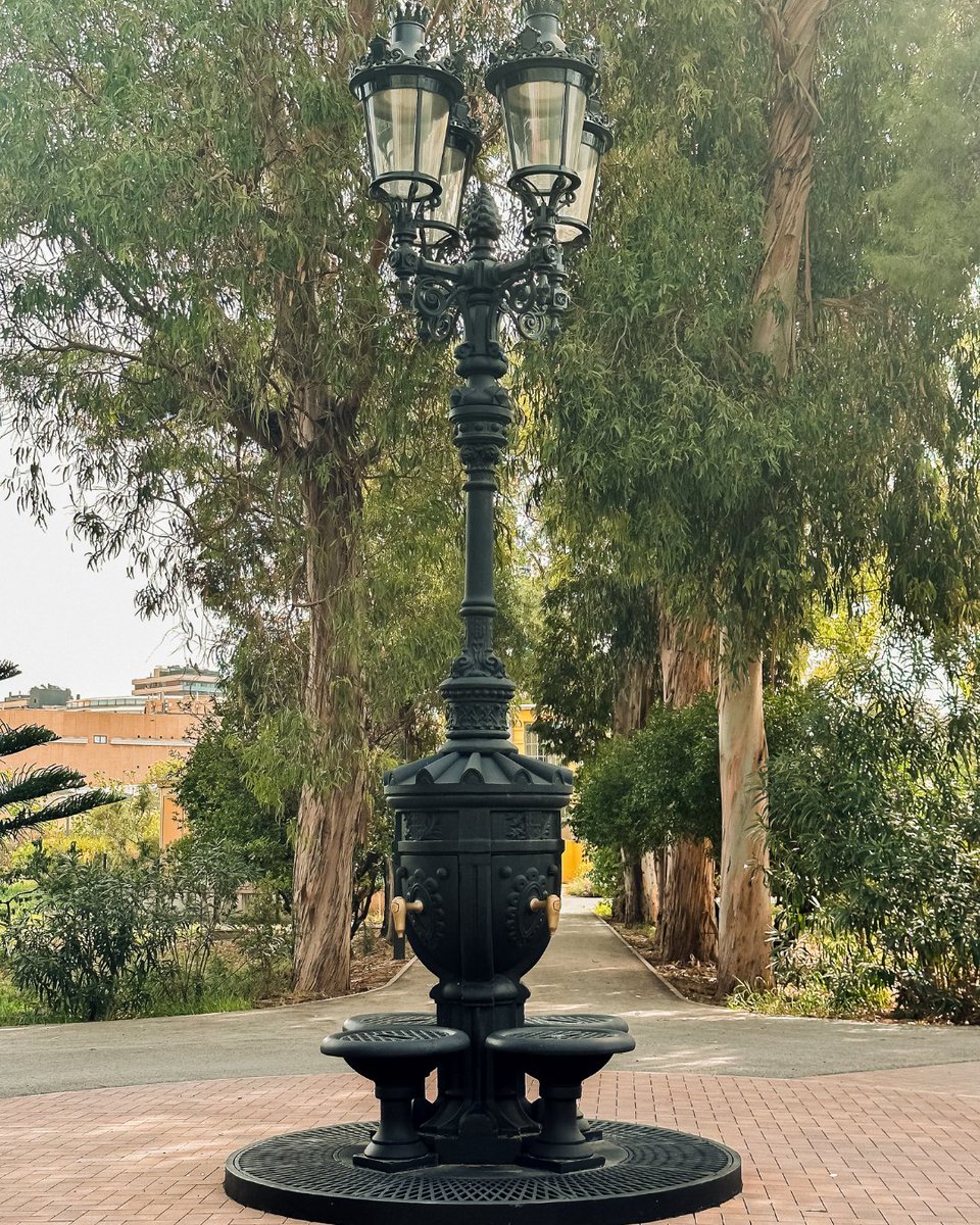 MuseuAigues's tweet photo. ⛲️ La font de #Canaletes és un símbol icònic de #Barcelona!
📍 Situada a la Rambla, va ser 📐 dissenyada per l’arquitecte municipal Pere Falqués l'any 1889.
🤔 Però saps per quin motiu porta aquest nom?
🔗 T'ho expliquem a la visita virtual! https://t.co/rLZy1vy1f4 https://t.co/n8jy68L56z