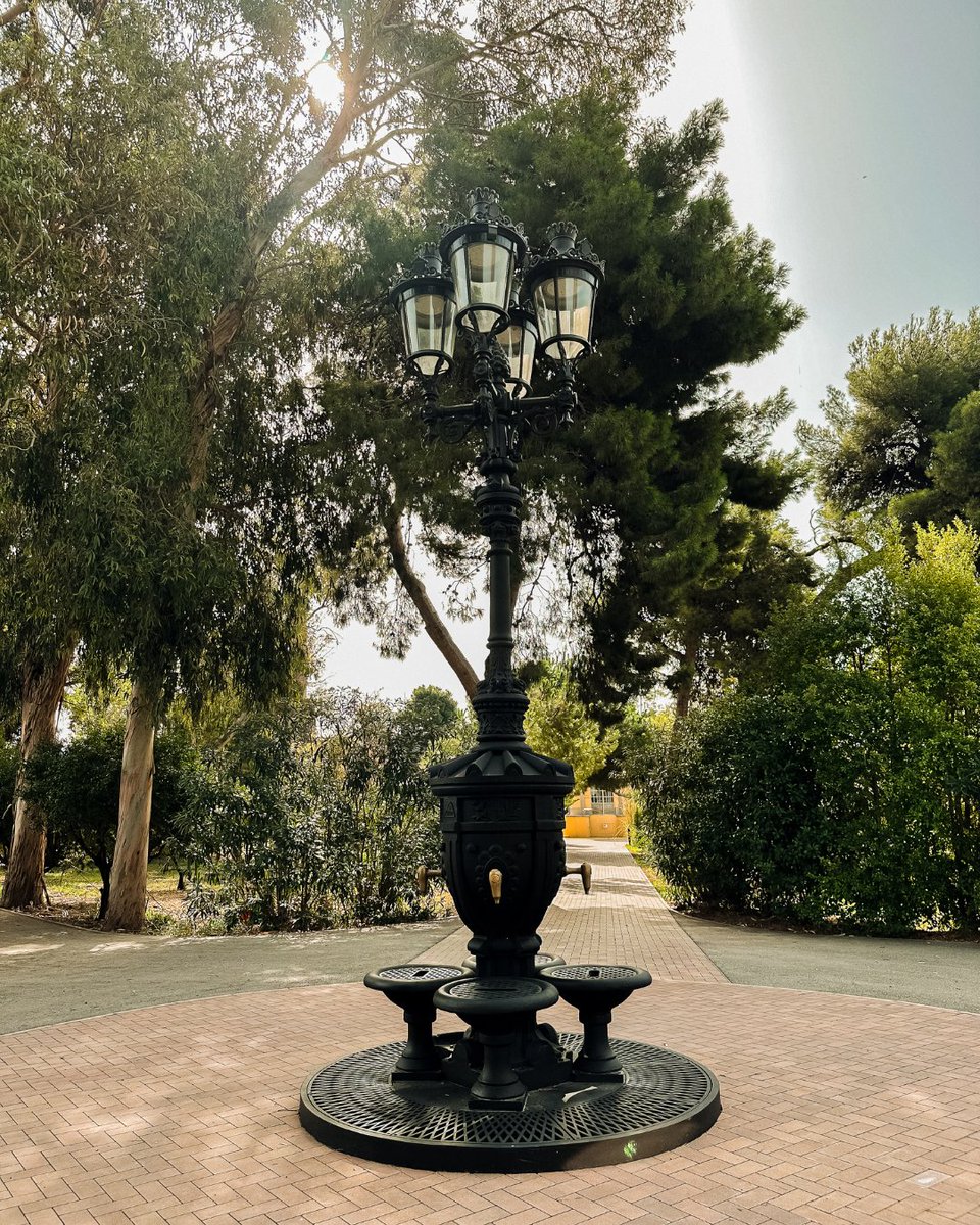 MuseuAigues's tweet photo. ⛲️ La font de #Canaletes és un símbol icònic de #Barcelona!
📍 Situada a la Rambla, va ser 📐 dissenyada per l’arquitecte municipal Pere Falqués l'any 1889.
🤔 Però saps per quin motiu porta aquest nom?
🔗 T'ho expliquem a la visita virtual! https://t.co/rLZy1vy1f4 https://t.co/n8jy68L56z