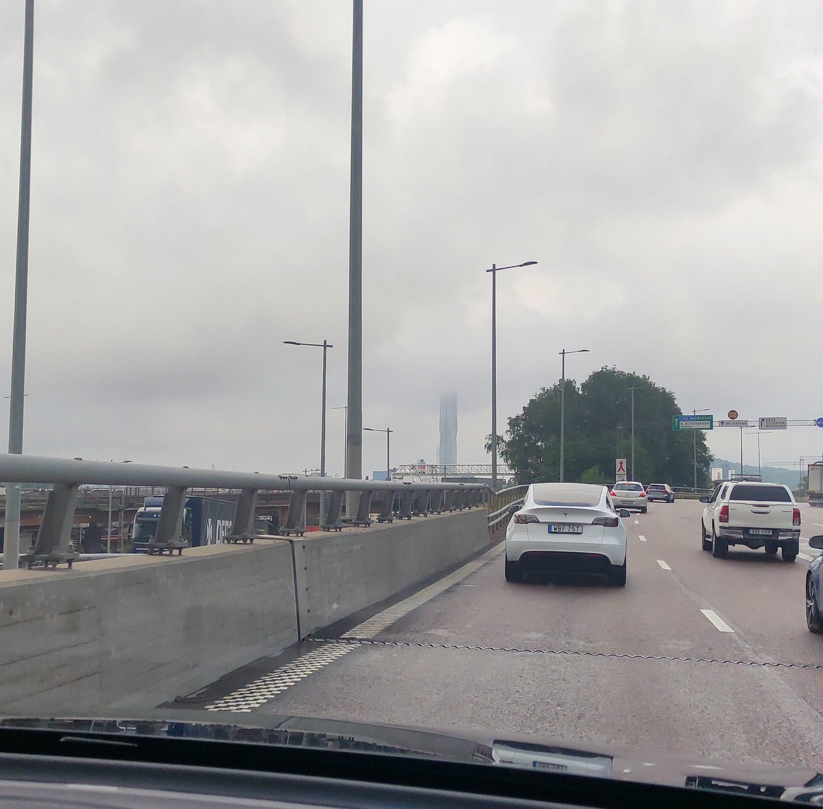 ertorew's tweet photo. aint no way we got the Half-Life 2 citadel in Sweden before we got GTA6 https://t.co/8rEjXKgSAN