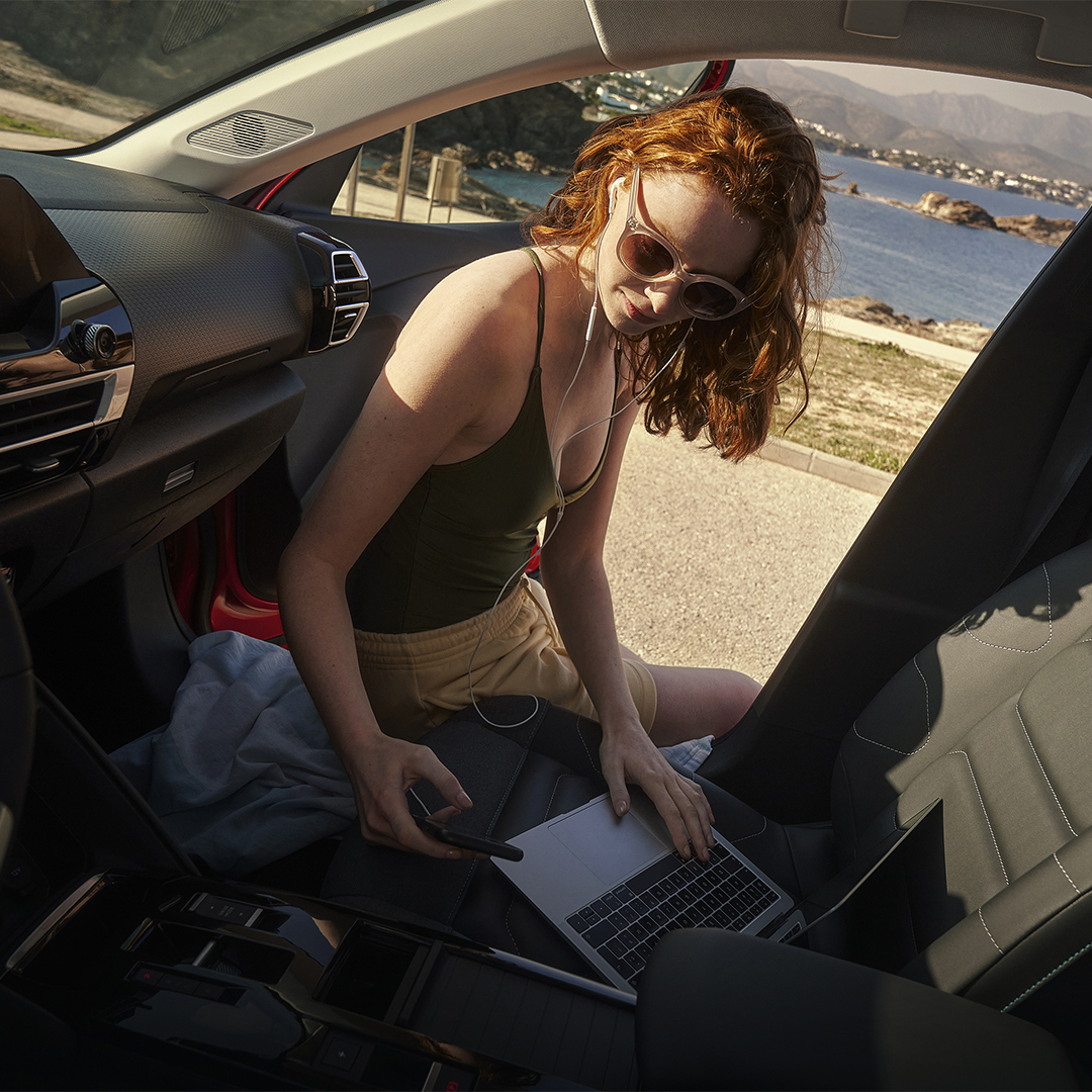 Nog een paar weekjes en de zomervakantie gaat écht beginnen. 😊 ☀️ Maar er zijn altijd slimmeriken die voor die tijd al een weekje ‘thuis’ gaan werken… #CitroënËC4