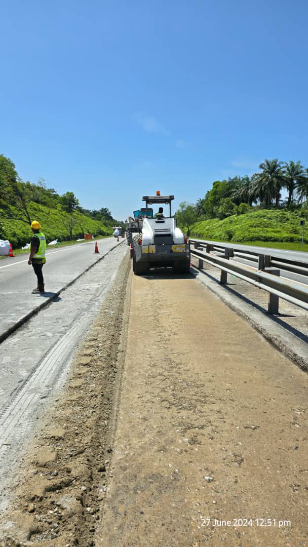 28/6/2024
Kerja - Kerja Partial Reconstruction (CIPR) menggunakan RHAzyme &amp; Mill &amp; Pave (AC14) di FT344, Seksyen 0.00 - 2.00, Daerah Sepang, Selangor
<a href="/SepangJkr/">jkr sepang</a> 
<a href="/JKRSelangor/">JKR Selangor</a> 
<a href="/Roadcare_HQ/">ROADCARE (M) SDN BHD</a>
