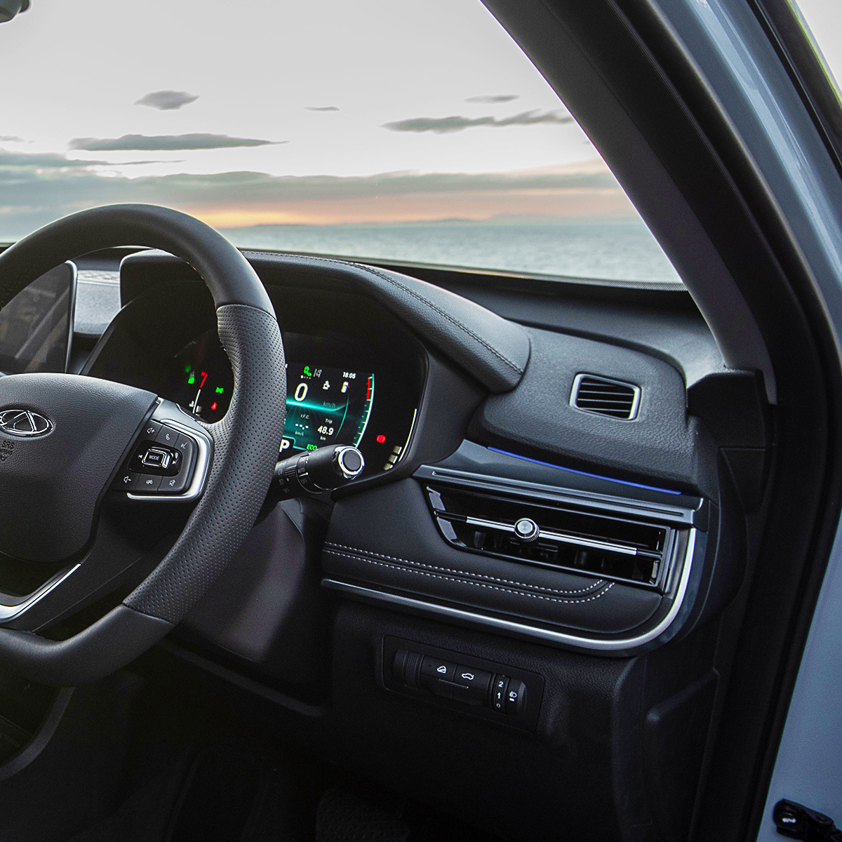 WesBank's tweet photo. The #Tiggo4Pro, @SA_Chery’s top-selling compact SUV, now includes two new dual-clutch transmission derivatives. These new models offer a more sporty feel, improved fuel efficiency and an updated interior. 
#WesBankCarLove  #CheryTiggo4PRO https://t.co/nhEdBBCgBb