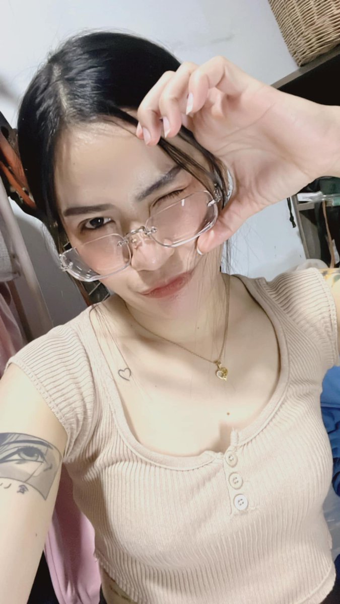 Burinrat555's tweet photo. แมวที่ว่าอ้อนเก่ง เจอหนูไปอ้อนเก่งกว่าแมวอีก #รังสิตมันร้าย  #รังสิต  #มอกรุงเทพ #ปทุมหวานเจี๊ยบ  #สอยดาว https://t.co/1YRcyKoum4
