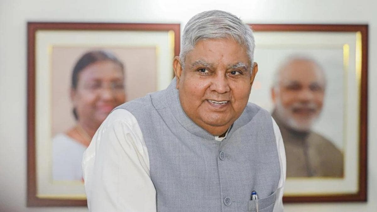 JaikyYadav16's tweet photo. देश का हर व्यक्ति ओम बिरला जी और जगदीप धनकर जी को उनके कार्यकाल के लिए याद रखेगा। 

आज लोकसभा में नेता प्रतिपक्ष राहुल गांधी NEET मामले पर बोल रहे थे तभी उनका माइक बंद कर दिया जाता है।

आज राज्यसभा में नेता प्रतिपक्ष मल्लिकार्जुन खड़गे NEET मामले पर बोल रहे थे तभी उनका माइक बंद कर दिया जाता है।

लोकसभा अध्यक्ष और राज्यसभा सभापति साहब का संवैधानिक और नैतिक कर्तव्य होता है कि वह निष्पक्ष रहें और सबकी बात सुनें मगर अफ़सोस!