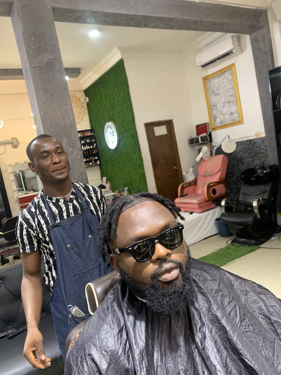 KufreSunda2's tweet image. Good barber are not cheap ✂️✂️
And Good things are not cheap ✂️🇳🇬😎