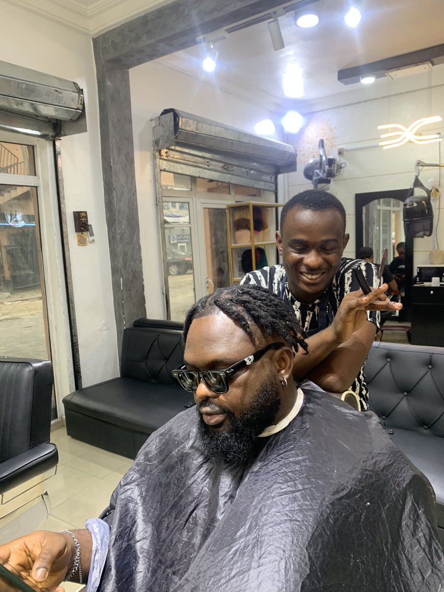 KufreSunda2's tweet image. Good barber are not cheap ✂️✂️
And Good things are not cheap ✂️🇳🇬😎