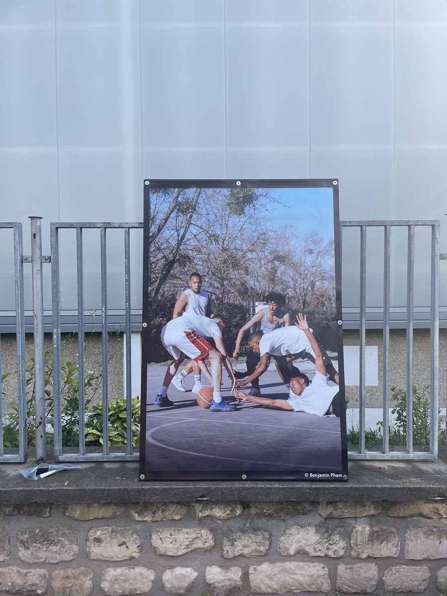 PChatou's tweet image. L’exposition basket se prépare ! 
Rendez vous à 18h30 pour l’inauguration en présence de George Eddy et Hervé Dubuisson