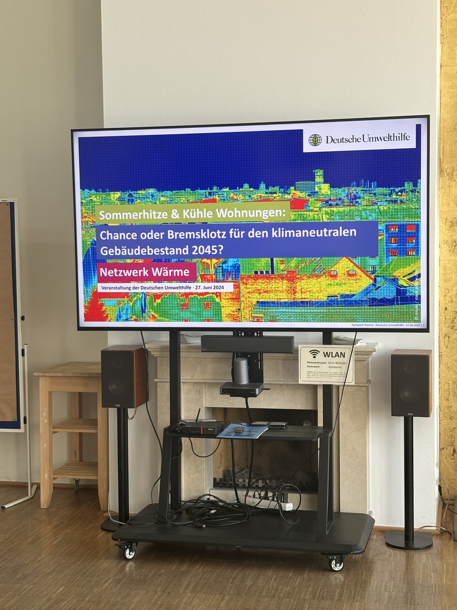 ZDS_News's tweet photo. Heute sind wir bei der @Umwelthilfe (DUH) in Berlin. 🌳

Thematisiert wird der sommerliche Hitzeschutz und mögliche Auswirkungen auf das Ziel des klimaneutralen Gebäudebestandes. 🍀

#duh #hitzeschutz #einzds #obenmitspielen https://t.co/sukd2axwRt