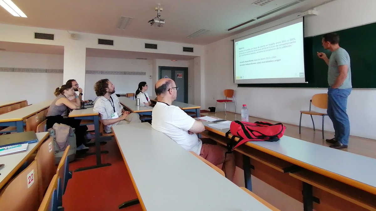 Empezamos el día con la sesión "Fecundidad y reproducción" en #CongresoFES2024 <a href="/FES_Sociologia/">FES Sociología</a>