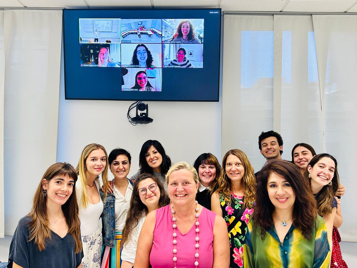 ¡Prestad atención! Ayer esta nueva generación de comunicadores científicos acabó su formación #mcc29 ¡Aquí hay muchísimo potencial! 🥂 Por un futuro lleno de logros.