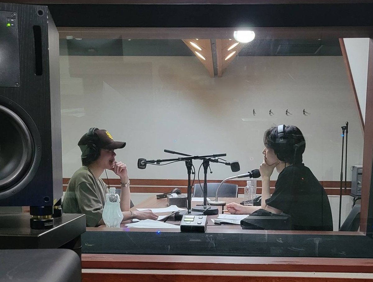 From_INI's tweet photo. 📻深夜1時からは #フロイニ

1時台：#木村柾哉 #西洸人 #許豊凡
2時台：#藤牧京介 #尾崎匠海

🎉今回は、リリースされたばかりの
6TH SINGLE『THE FRAME』特集🎉

収録全4曲をメンバーが解説していきます！
ぜひお楽しみに✨

#radiko はこちら⏬#INI #INI_THE_FRAME #MINI 
https://t.co/eCNU6MBEXM https://t.co/gH74D7bb6W