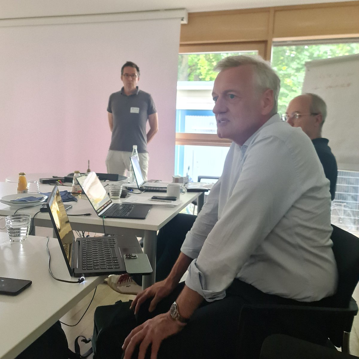 DESAM_Stiftung's tweet photo. Wir sind gekommen, um zu bleiben: Wir, das ist die forschende #Allgemeinmedizin, die heute beim #Spitzentreffen Allgemeinmedizin zeigt (@Ferd_Gerlach), was alles in Zusammenarbeit mit #DEGAM et al. erreicht wurde - und wie es z.B. mit unserem Projekt #DESAM #ForNet weitergeht. https://t.co/MZmvmI2fql