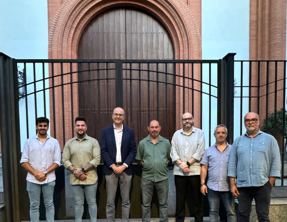 DoloresdelCerro's tweet photo. 🖋️En la noche de ayer fue firmada la contratación de la querida @Nazareno_Huelva para acompañar musicalmente a Nuestro Padre Jesús de la Humildad los dos próximos Martes Santos.

¡Ante Él y su bendita Madre de los Dolores oramos por todos vosotros, hermanos! https://t.co/nfhypXgoZT