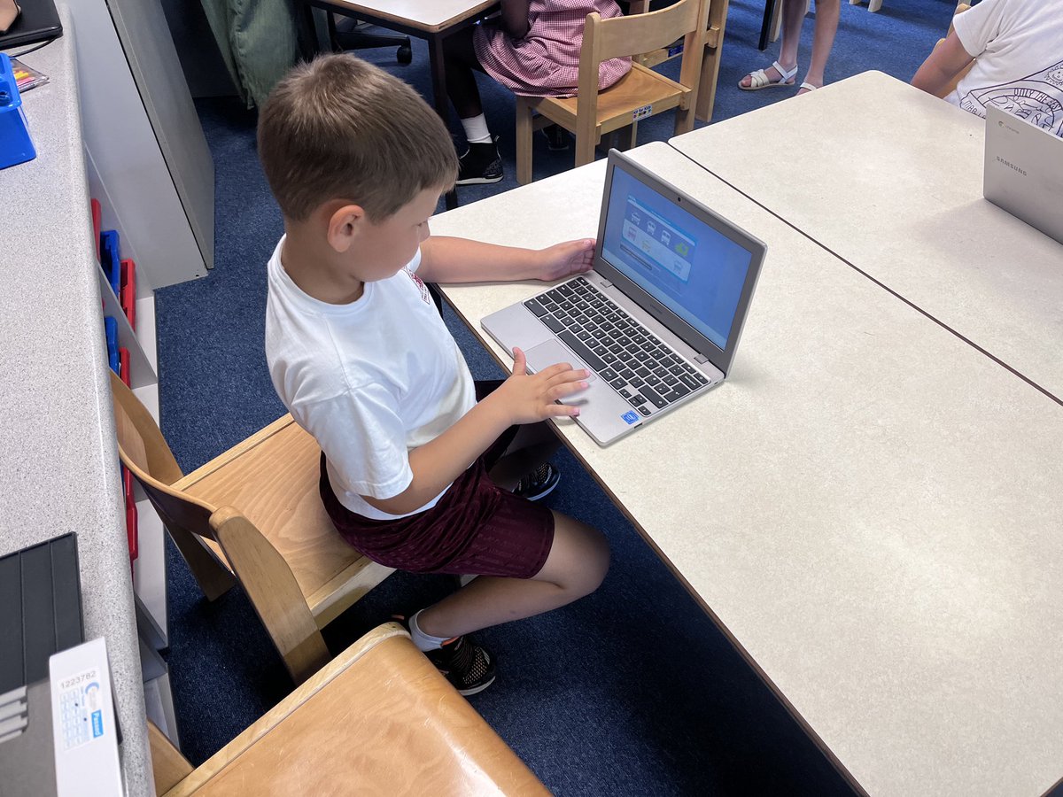 Miss Hopkins tweet media