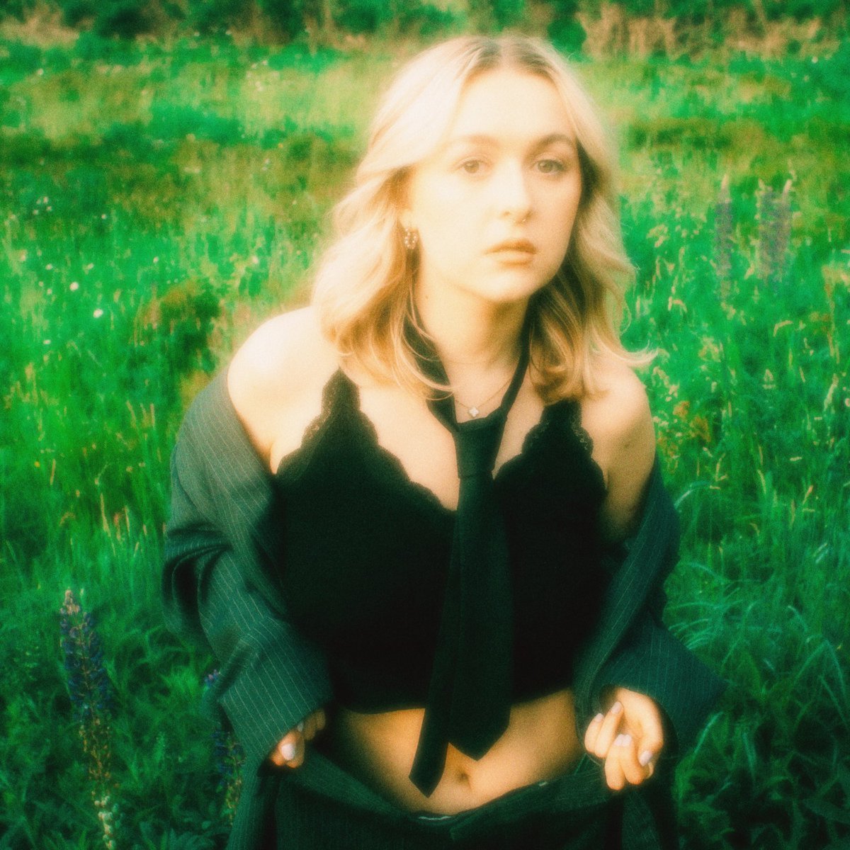 HannahMazey's tweet image. What the heeeeeeeeeeellllllllllll! My new single “WISH U FELT THE SAME” is out now on all platforms and it’s summer vibes all round 🌞🌞

A huge shout out and thank you to the incredible individuals that helped it become a piece of art 🪻

#newmusicfriday #bbcintroducing