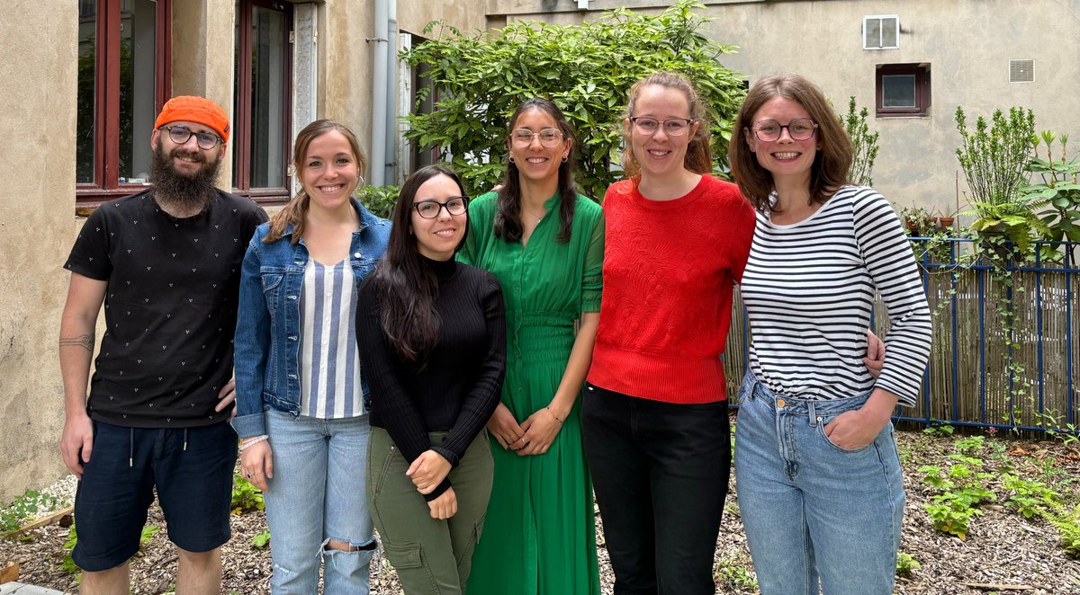 Notre incroyable équipe multiculturelle ! 🎉🇪🇺
💼 Roxane - Coordinatrice
📊 Alice - EUROPE DIRECT
🌍 Yannis - Projets internationaux
🇮🇹 Vanessa - Volontaire CES
🇩🇪Olivia et Florine 📚 - Stagiaires 
Actifs et soudés pour mener pleins de projets ! 
#CRISTEEL #EuropeDirect #UE