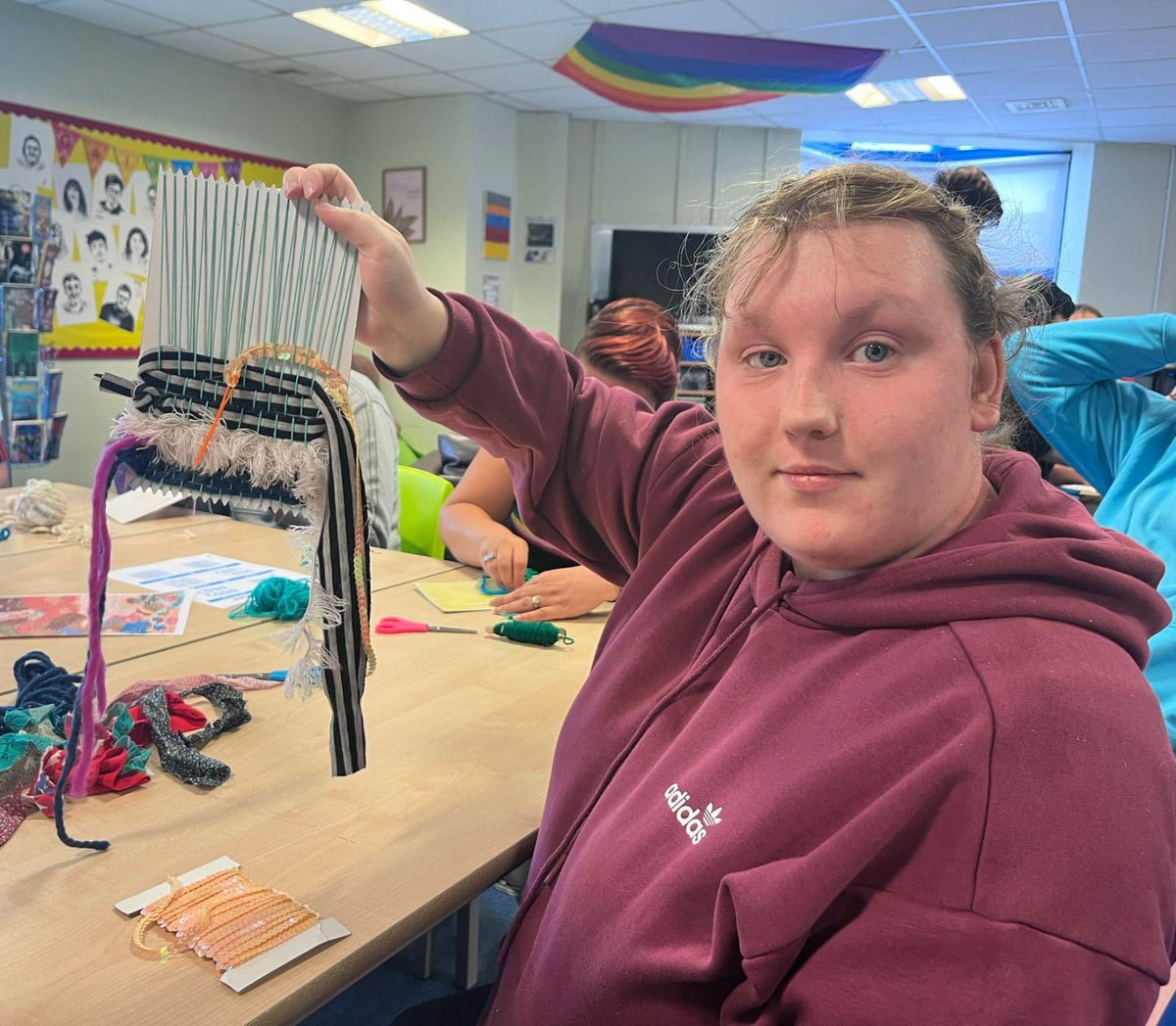 BetterLivesDG's tweet photo. 🧶🪡Last week D&amp;G artist Sarah McCusker paid a visit to Team Stranrear.

She delivered a fantastic weaving workshop using pieces of spare fabric and wool to make a lovely eye-catching design.

#BetterLivesPartnership #TeamStranraer https://t.co/yTcj4y65UX