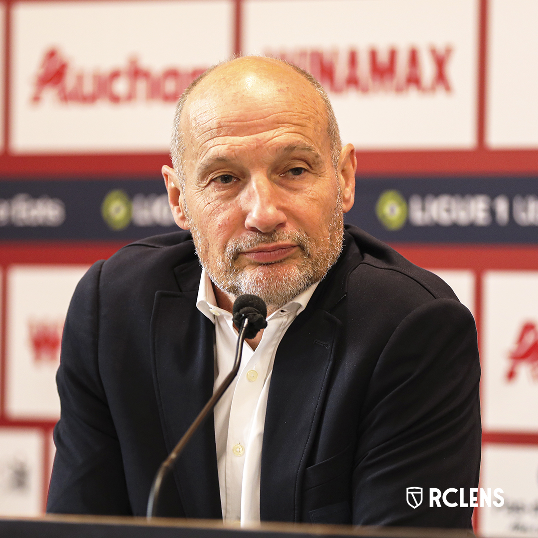 RCLens's tweet photo. #JourDeConf 𝑑𝑒 𝑟𝑒𝑝𝑟𝑖𝑠𝑒 ! 🎙️
Le directeur général du Racing Pierre Dréossi et l'entraîneur lensois Will Still seront présents en conférence de presse de début de saison, ce vendredi, à 13h.
🎥 Disponible en vidéo et en intégralité en fin de journée.
#FierDEtreLensois https://t.co/aQyJPbn3mR