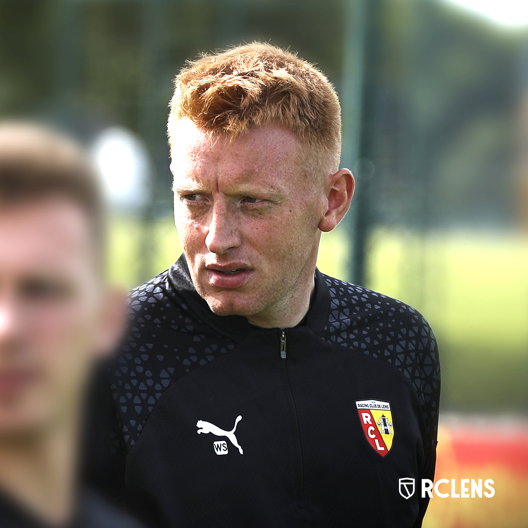 RCLens's tweet photo. #JourDeConf 𝑑𝑒 𝑟𝑒𝑝𝑟𝑖𝑠𝑒 ! 🎙️
Le directeur général du Racing Pierre Dréossi et l'entraîneur lensois Will Still seront présents en conférence de presse de début de saison, ce vendredi, à 13h.
🎥 Disponible en vidéo et en intégralité en fin de journée.
#FierDEtreLensois https://t.co/aQyJPbn3mR