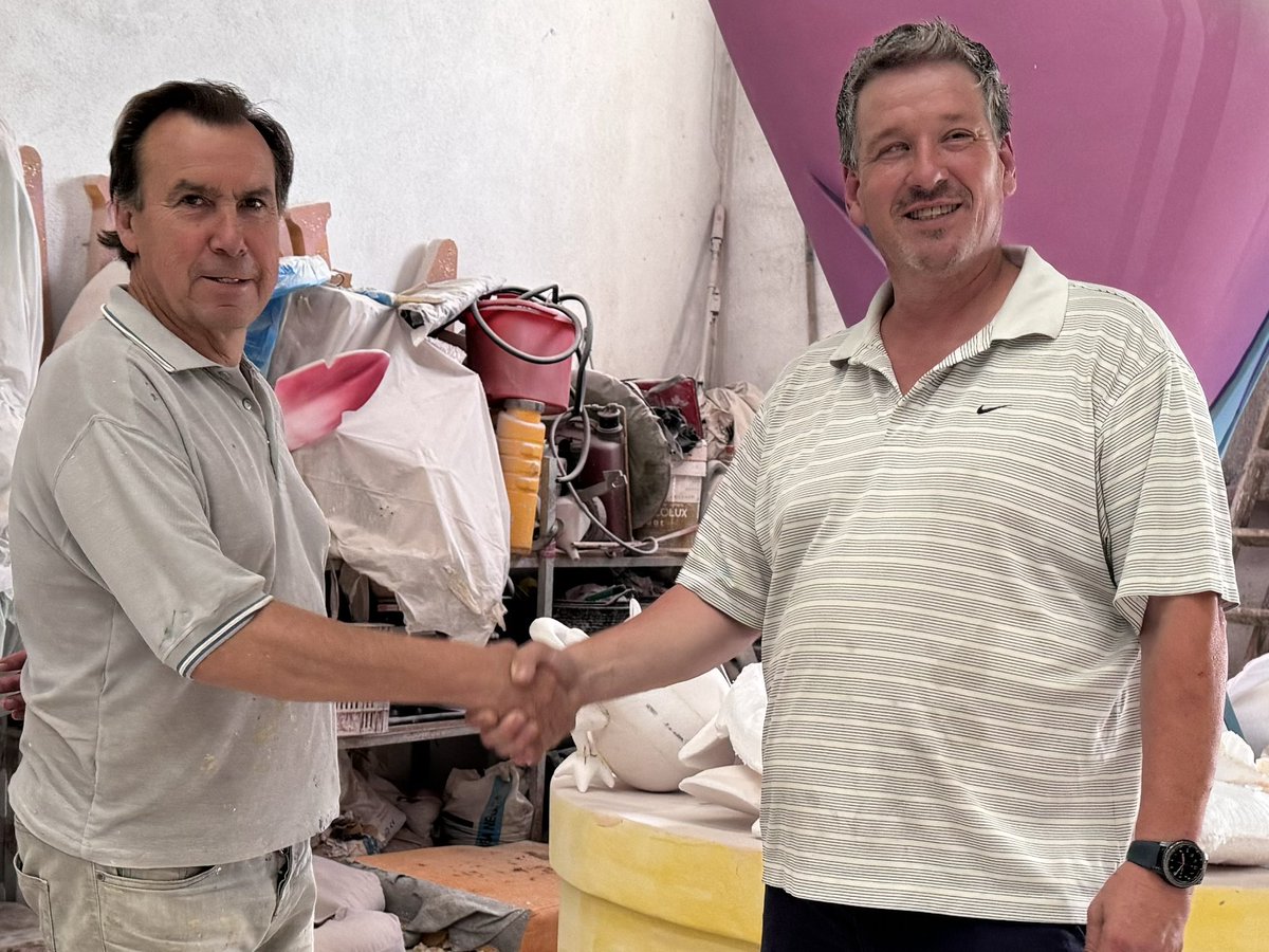 🤝 Per segon any consecutiu l'artista faller Loren Fandos confeccionarà el nostre monument gran. 

👌🏻 Per a nosaltres és un orgull comptar amb Loren, que durant la nostra història ja ha realitzat 7 monuments fallers per a la nostra comissió.